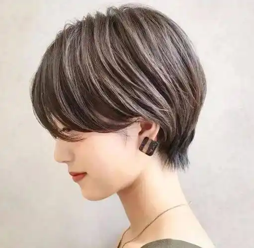 自带修颜瘦脸的短发谁不爱,甜美减龄之余又凸显出干练气质_发型_刘海