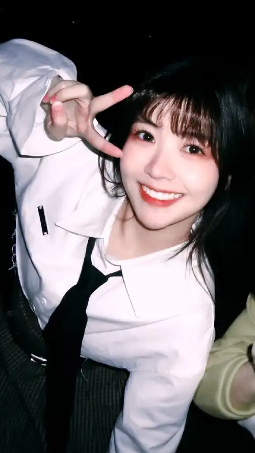 赖美云超话|#楼炅择赖美云翻跳attention#92@赖美云截修|壁纸