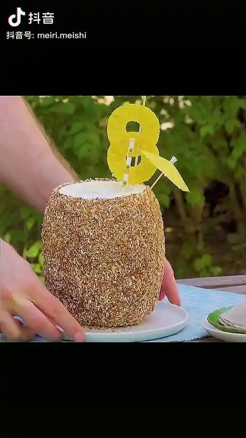 甜品网红甜品美食解压治愈种草蛋糕菠萝蛋糕夏日必备菠萝甜品蛋糕