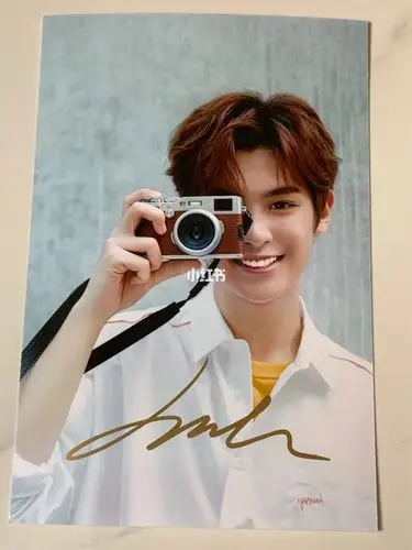 黄明昊夏日冲浪店亲笔签名照片