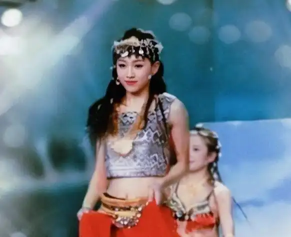 刘雨昕是拉拉t吗她为什么进男团附长发照片