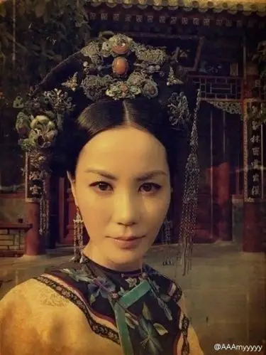 王菲清宫趴扮甄嬛 明星主题派对玩很大