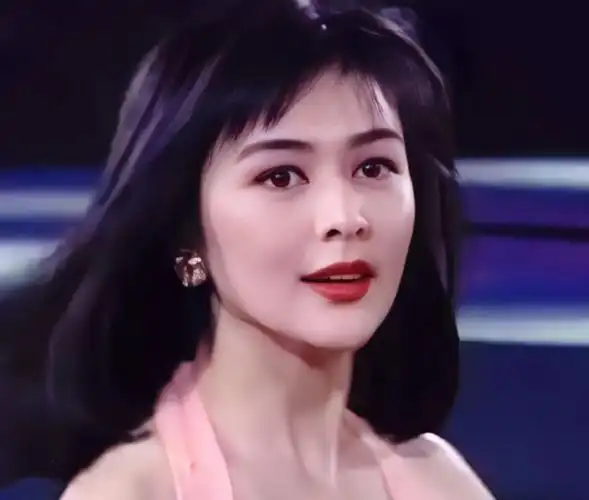 颜值巅峰时期,刘德华曾放言非关之琳不娶,黄飞鸿系列中的十三姨,笑傲