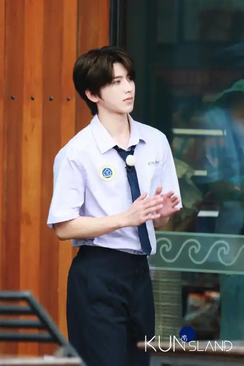 奔跑吧校服路透##蔡徐坤白月光学长