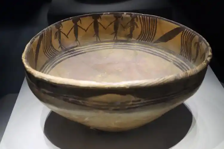 县上孙家寨墓地,为 a data-lemmaid="21432">新石器时代 /a>后期陶器