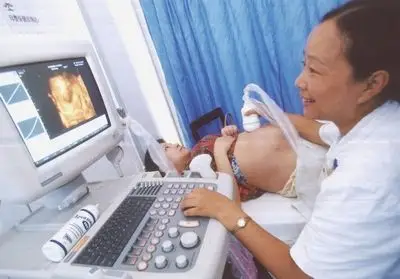 通过我省首台三维动态彩超,怀孕8个月的准妈妈李雪琴第一次清晰