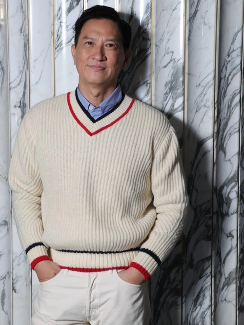 影帝张家辉现身上海面馆网友偶遇后不敢相信偷拍照片向朋友确认