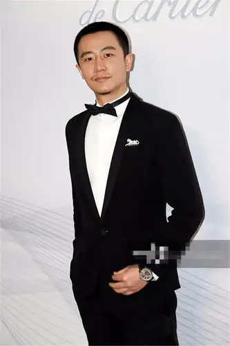 黄轩剪了个板寸头,网友:他可能是梁朝伟的接班人