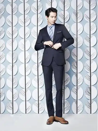 说到赵寅成相信很多人的第一反应就是他的大长腿,身高186cm的他曾经是