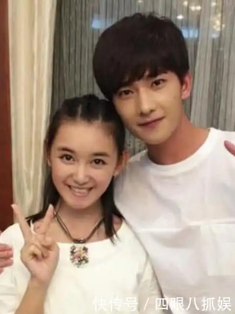 谁跟杨洋合照都像情侣,唯独她不一样,网友:妥妥的兄弟!