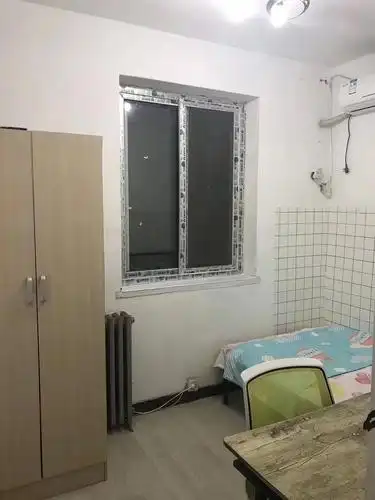 1号大望路小次卧2300直租