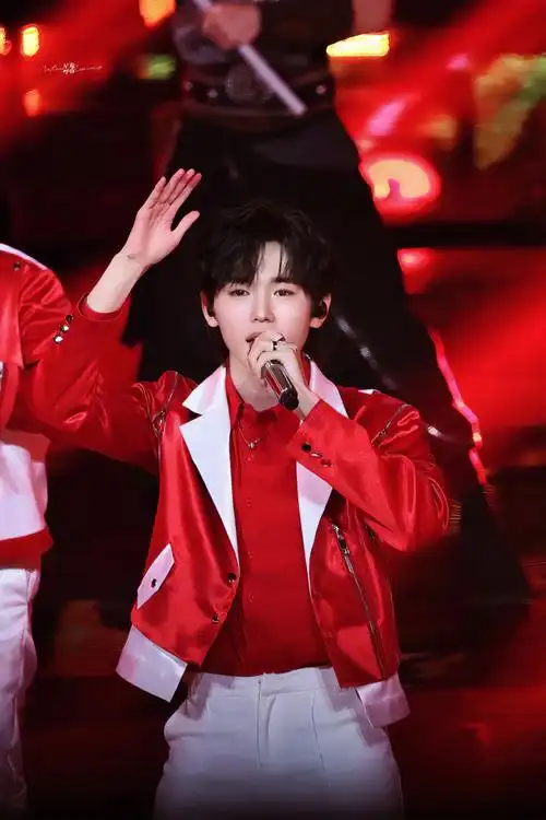 北京卫视春晚##时代少年团北京春晚舞台花絮##田震宋亚轩时隔7年再