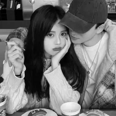 黑白真人情侣头像一左一右