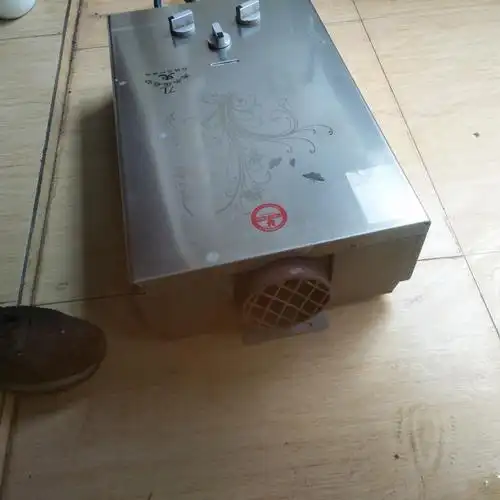 出售旧热水器100元.