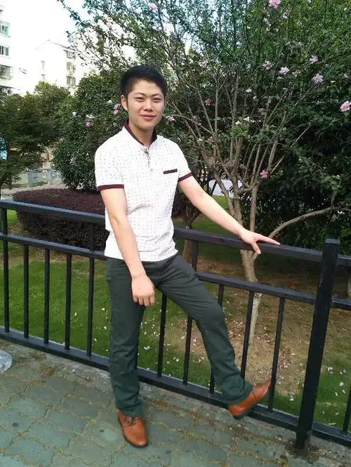 本人一米七多130多斤穿风衣多大号码的,求解释