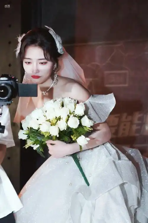 原来童话里的公主裙真的存在#看了许佳琪的婚纱照才知道原来童话赖哪