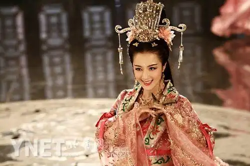 《新洛神》江苏首播 蜜姐李依晓穿华服起舞