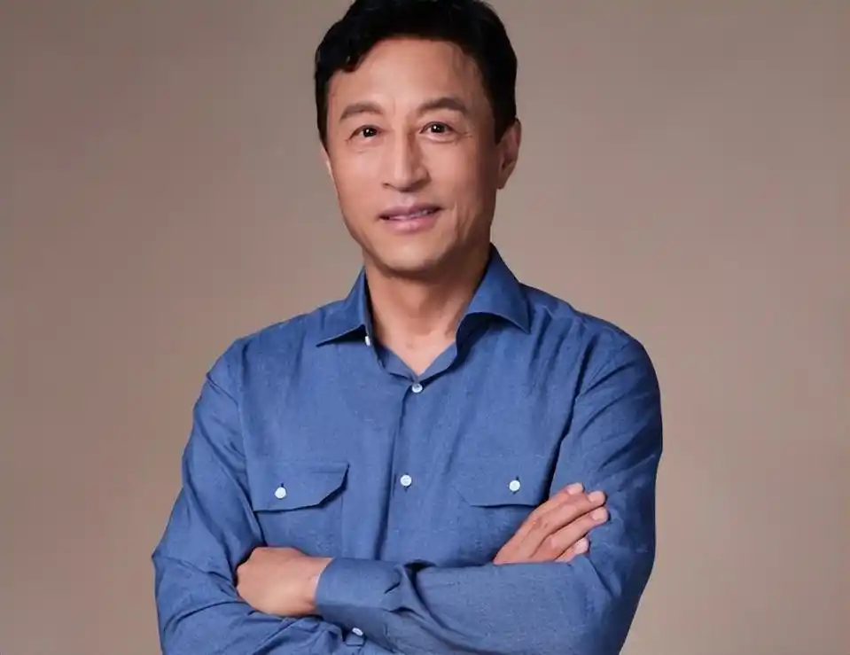 王洛勇:娶19岁的丁宁为妻,婚后独闯国外十几年,妻子照顾家庭