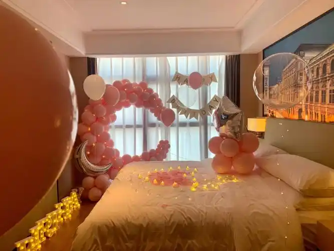 粉色月亮生日布置