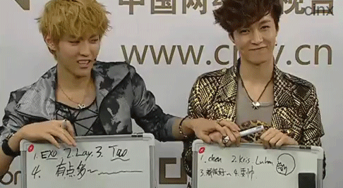 繁星#凡兴点点#吴亦凡#张艺兴#kris#lay#kray# 教主摸小兔子.