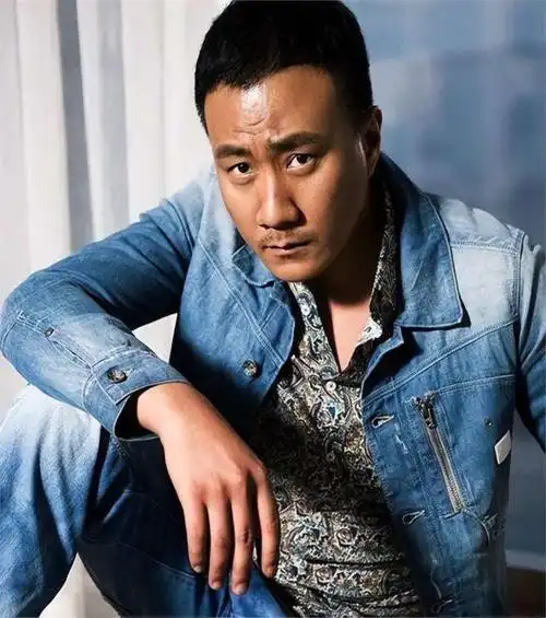 他们竟是父子关系!这5对明星让你大开眼界,认识3对就不错啦!