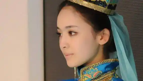 古力娜扎——只是一个简单而任性的新疆姑娘_张翰_男友_攻击