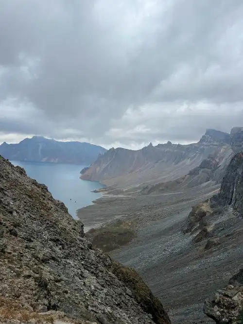 长白山天池南坡风景美如画##驾红旗车游彩秋吉林
