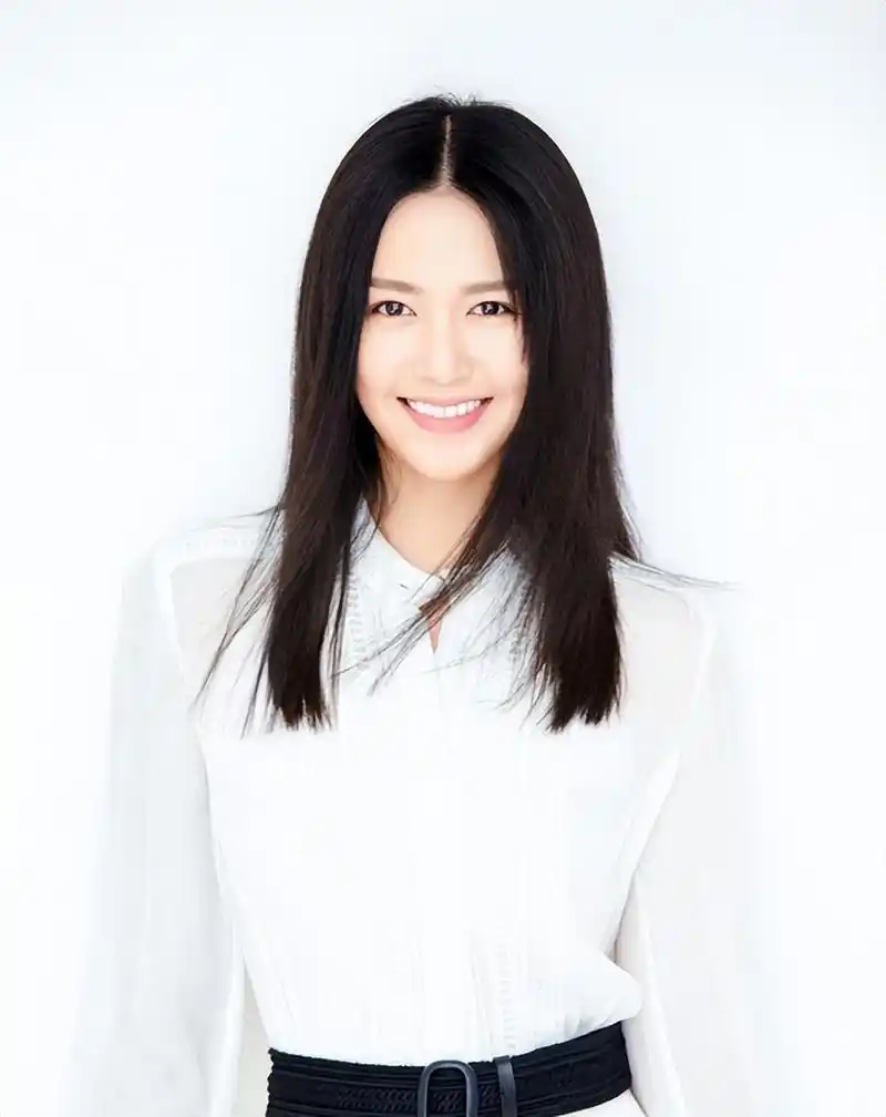 谭维维:从坎坷人生到春晚舞台的实力唱将 谭维维,一个实力派歌手,凭借