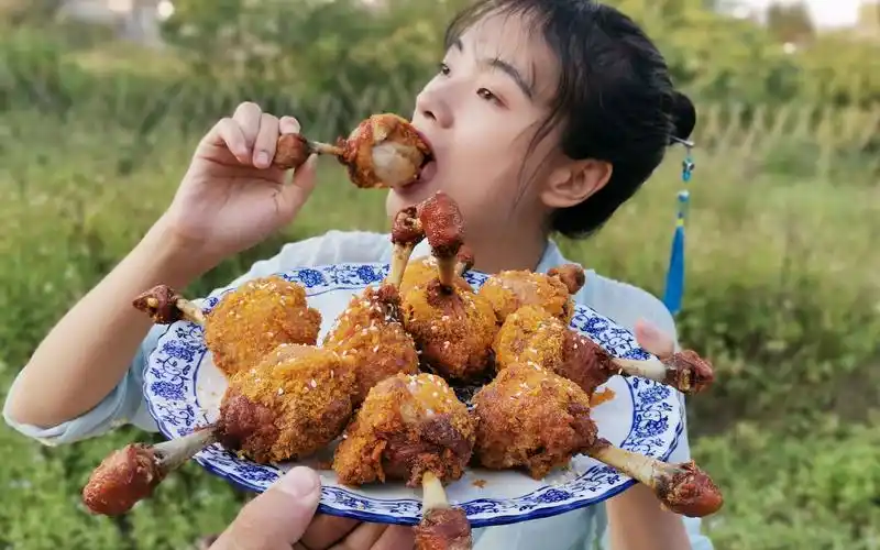 秘制"锤子鸡腿",香酥脆爽,女侠一人吃了10只,看着好香