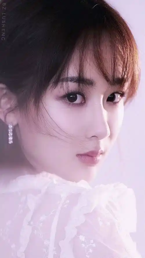 杨紫不管黑粉如何抹黑她仍坚持自我展示最美的自己!_互动_合作_男女