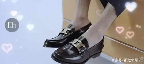 而且可以看到肖战在视频中,这迷人的脚踝,用粉丝的话来说,那就是男人