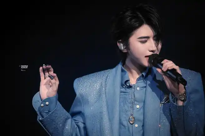 蔡徐坤香港演唱会#住进了深海你被永远珍藏@蔡徐坤#蔡徐坤2023迷巡回