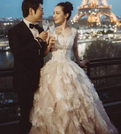 郎朗妻子照片首次被公开,穿婚纱美成仙女,生活照更惊艳!_吉娜·爱丽丝