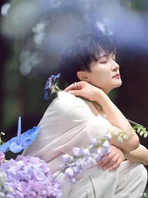 周深出道十周年快乐##周深发博庆出道十周年