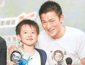 大小刘德华现身童梦奇缘首映会图