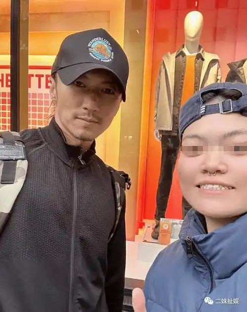 谢霆锋父子再被偶遇,lucas高清全身照曝光,身高175cm体重仅120_网友