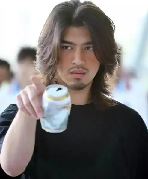 陈柏霖,自从看了《大灌篮》这部电影之后,他在小编的心中就是一个颓废