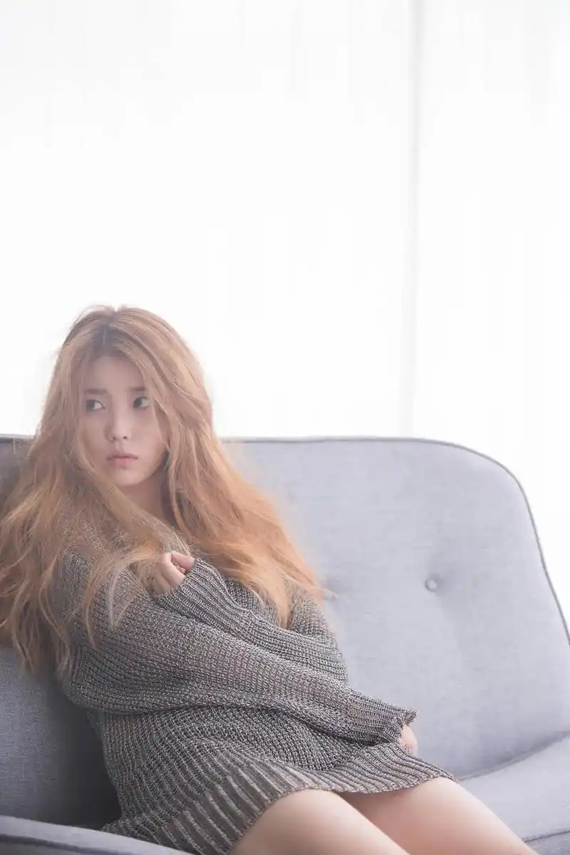 李知恩限定金色头发可还原初恋女友#iu李知恩 #神仙发色配神 - 抖音