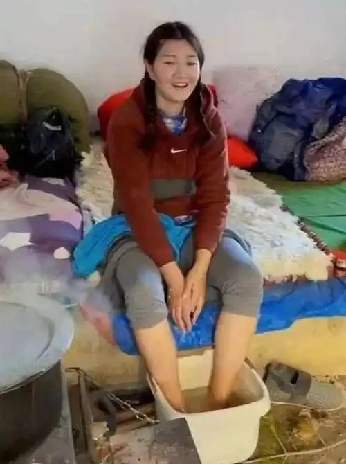 4年前,被刀郎告上法庭后淡出歌坛的降央卓玛,现在生活过得好吗_西海