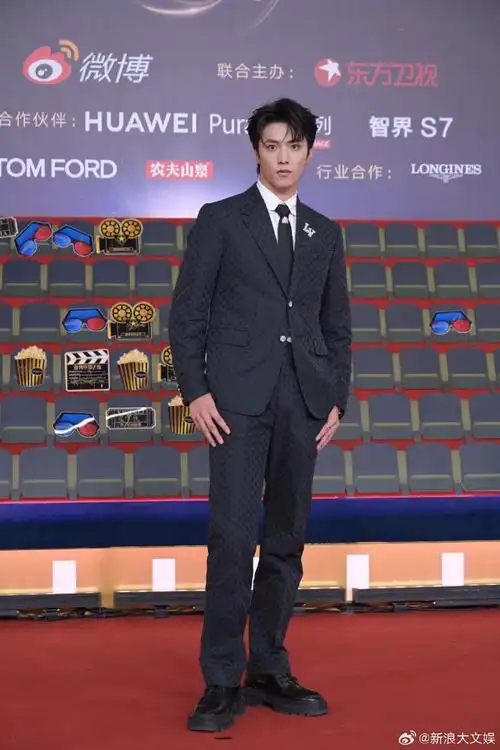 刘耀文微博电影之夜状态##刘耀文帅晕了