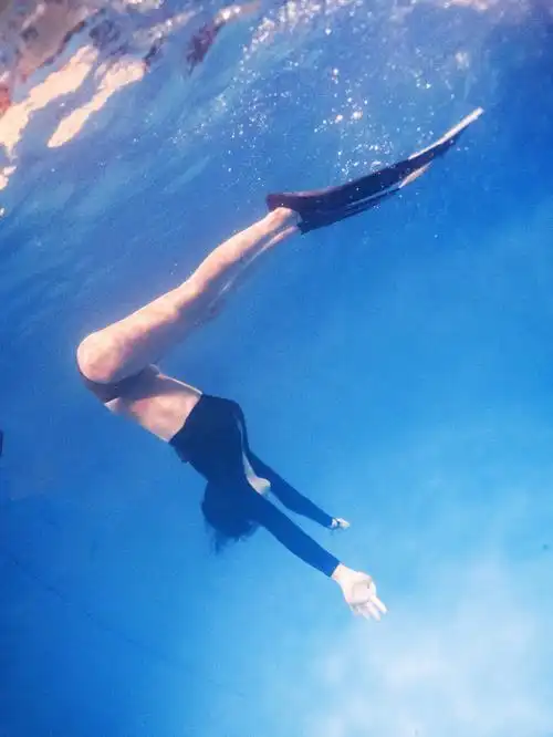 自由浅第一次被老师夸鸭式入水无敌标准