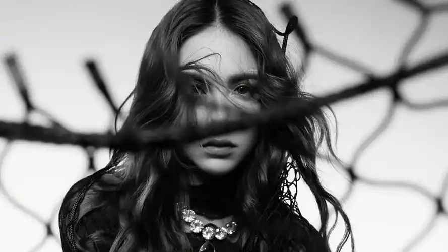 昆凌暗黑系魅惑高清桌面壁纸壁纸