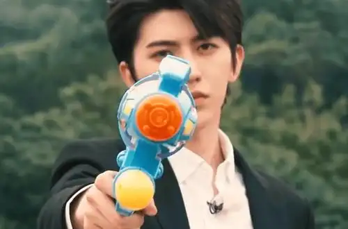 蔡徐坤《跑男来了》预告公开 奎葵一秒切换演绎爆笑表情包