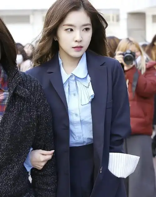 有韩团颜神之称的裴珠泫,一袭白裙误以为白雪公主,实在太会穿了