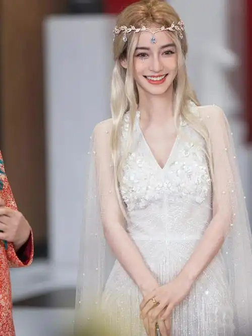 angelababy精灵女王造型公开