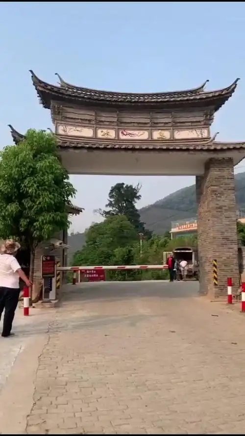 冰岛五寨,排首位理当老寨,带你走近老寨,看看土豪村.