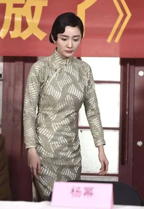 旗袍别瞎穿,太干瘪没气质,太丰腴显风尘,能驾驭的都是气质女神_俞飞鸿