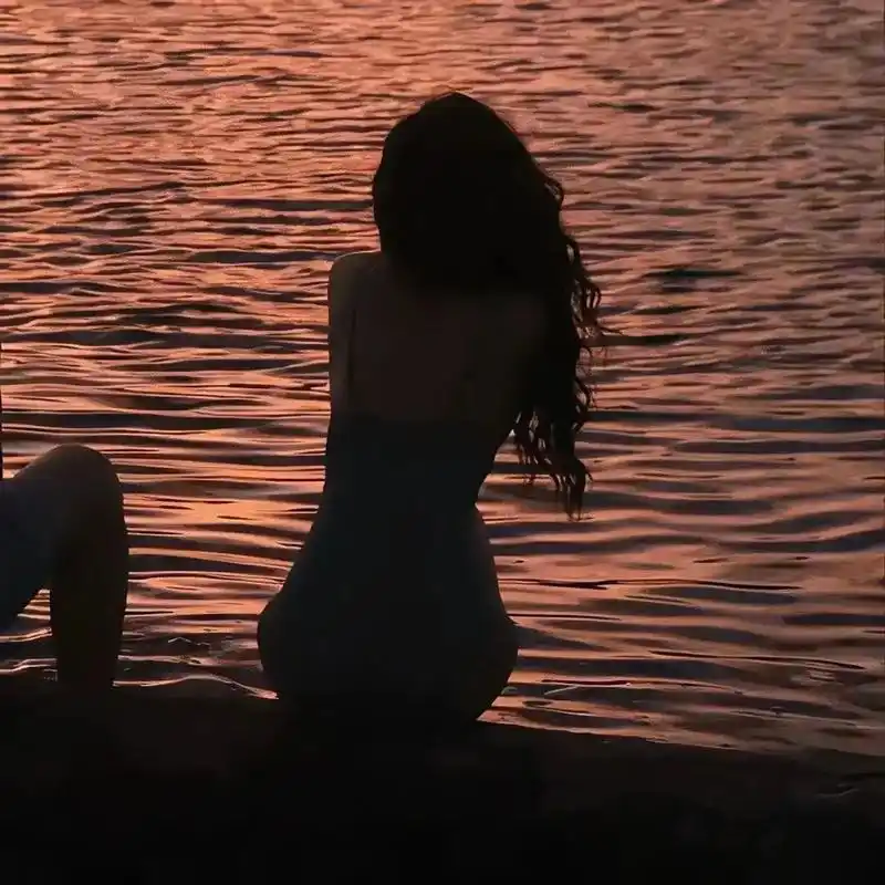 好看的伤感女头像.配乐:无人与我#欢迎取图 #优 - 抖音