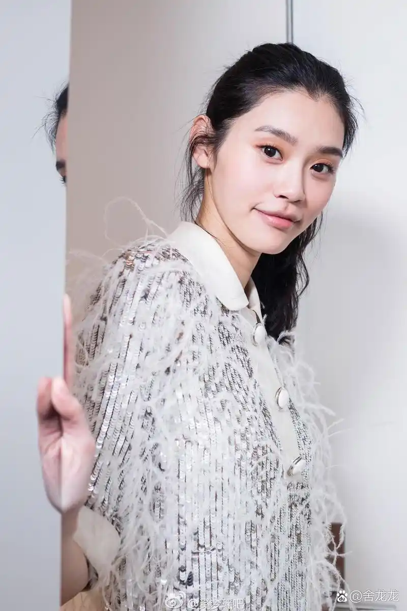 1,朱一龙是事业型演员,杨蓉是佛系演员,当年杨蓉一直比朱一龙火,为此