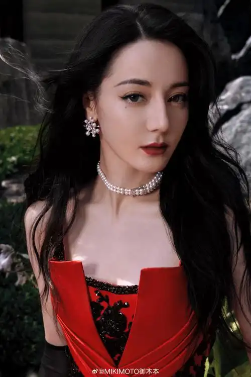 mikimoto全球代言人迪丽热巴#@dear-迪丽热巴佩戴mikimoto珍珠直Ζ